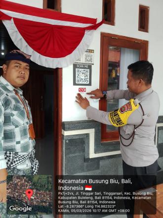 BHABINKAMTIBMAS DESA TINGGARSARI TEMPEL STIKER LAYANAN POLISI 110